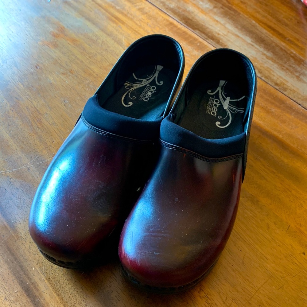 Abeo Women's Wine Red Slip-On Clogs